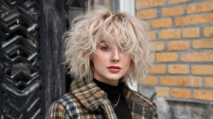 Stylish Shaggy Wolf Cuts for Short Hair Girls