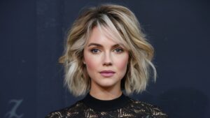 wolf cut for females short hair with layers